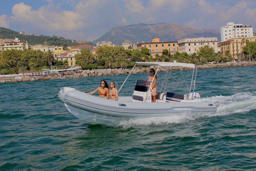 Amalfi coast rent boat: from Salerno without license