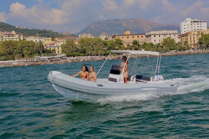 Amalfi coast rent boat: from Salerno without license