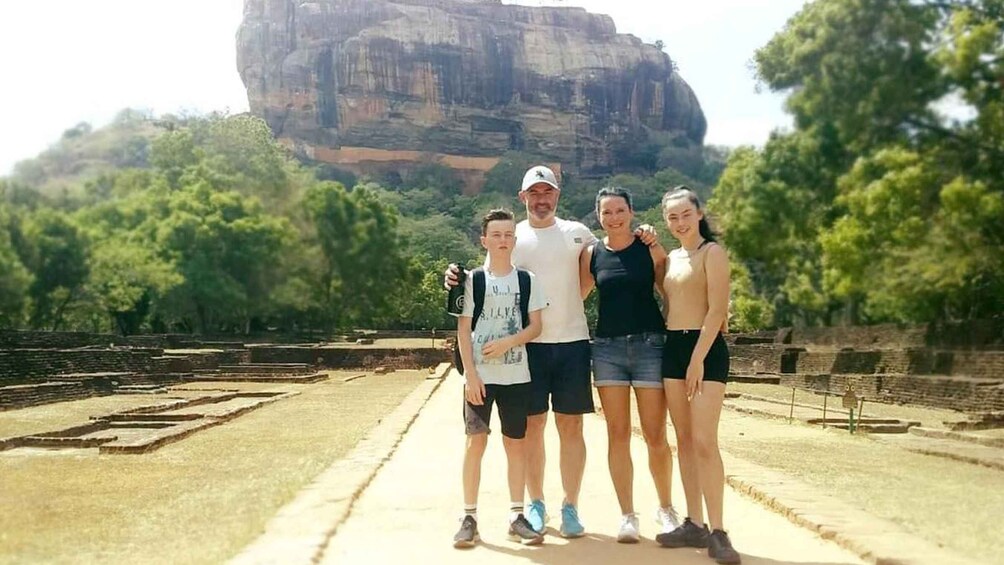 Colombo: Sigiriya Rock / Dambulla & Minneriya Park Safari