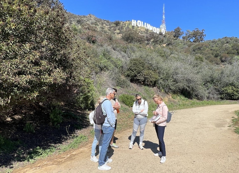 Picture 2 for Activity Hollywood Sign : Hiking to the Sign with a French tour guide