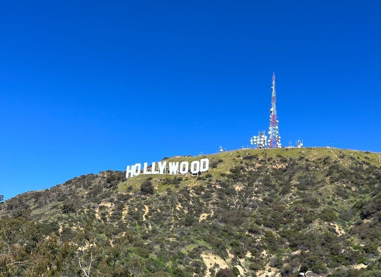 Picture 1 for Activity Hollywood Sign : Hiking to the Sign with a French tour guide