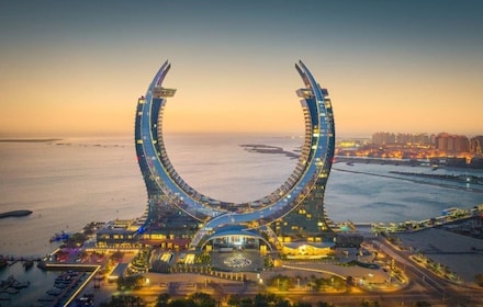 Doha: Private City Tour, Airport or Hotel Pick-up/Drop-off