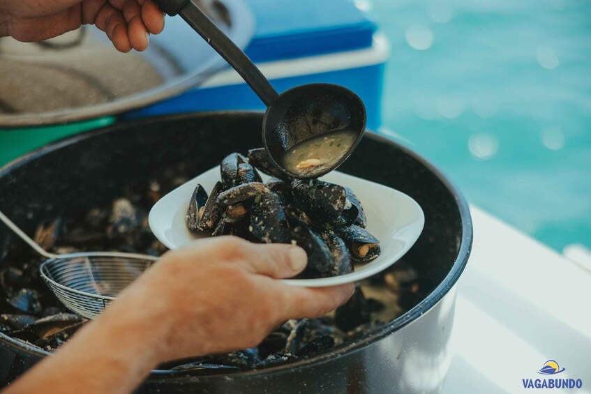 Boat tour - visit Ston Walls and tasting oysters on farm