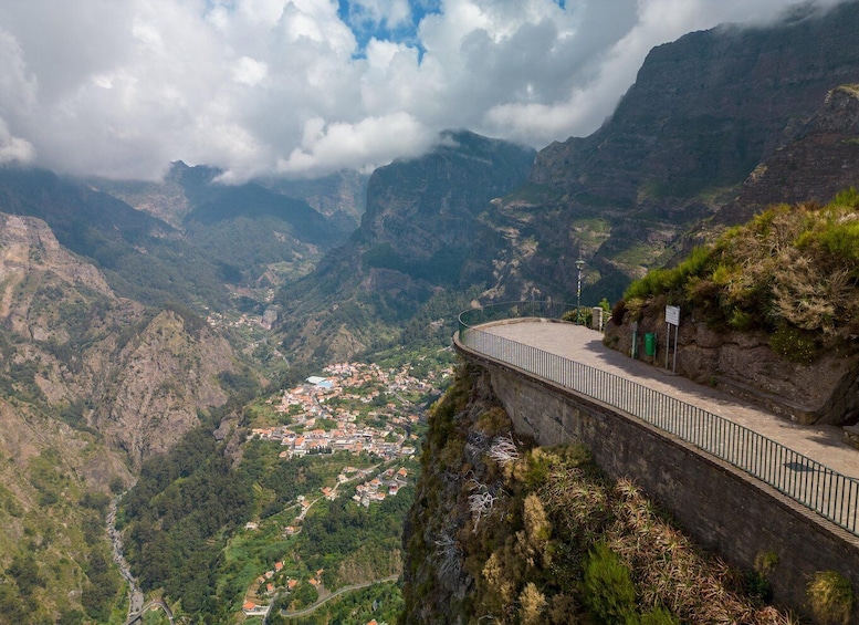 Do Funchal - Nun's Valley Tuk Tuk Tour (2h30)