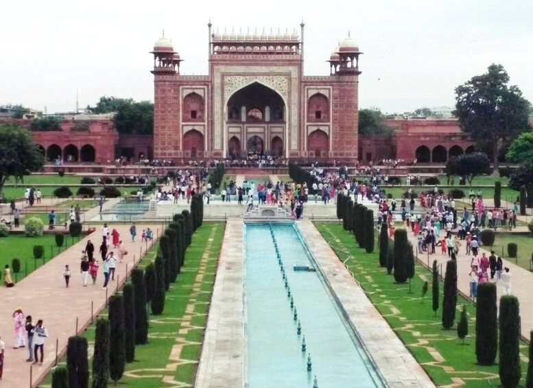 Picture 3 for Activity Mumbai: Agra Day Trip with Return Flights and Lunch