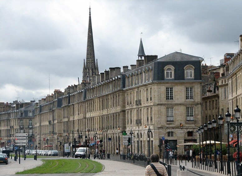 Picture 2 for Activity Bordeaux: Tour with Private Guide