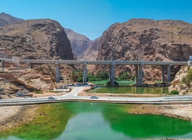 Muscat: Privater Ausflug nach Wadi Shab + Sinkhole