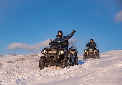 Depuis Reykjavik : Randonnée en VTT et Lagon Bleu excursion avec transfert