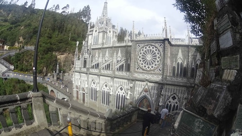 Fra Quito: Heldagstur til Las Lajas-helligdommen og henting på hotellet