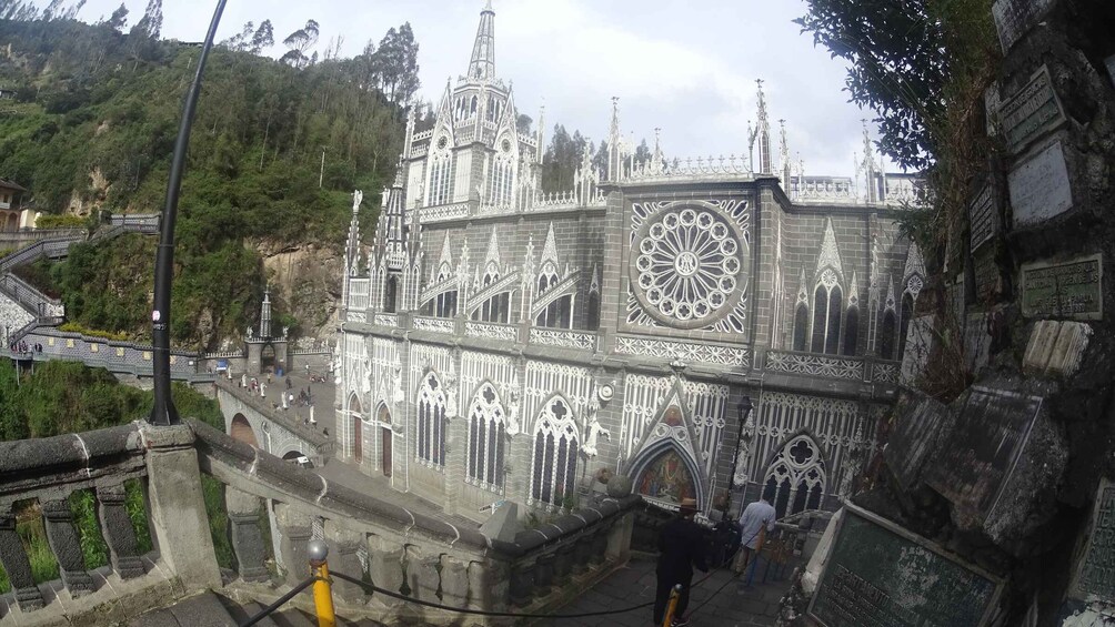 From Quito: Las Lajas Sanctuary Full-Day Tour & Hotel Pickup