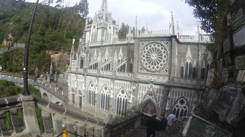 Fra Quito: Heldagstur til Las Lajas-helligdommen og henting på hotellet