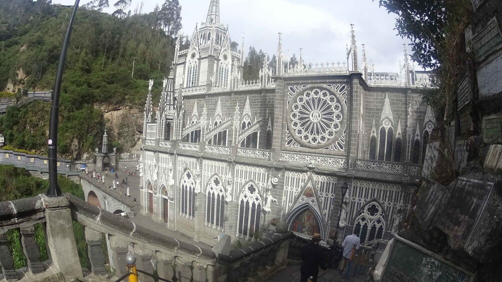 From Quito: Las Lajas Sanctuary Full-Day Tour & Hotel Pickup