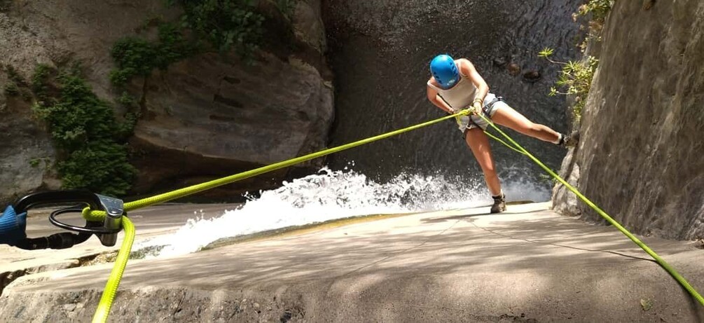 Adventure Cahorros, Monachil/ Climbing and abseiling Granada
