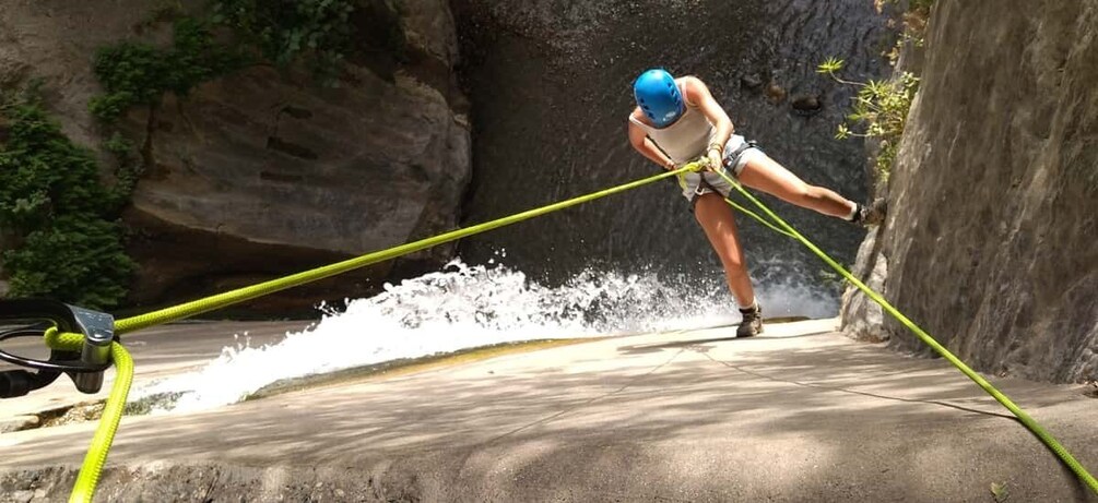 Adventure Cahorros, Monachil/ Climbing and abseiling Granada