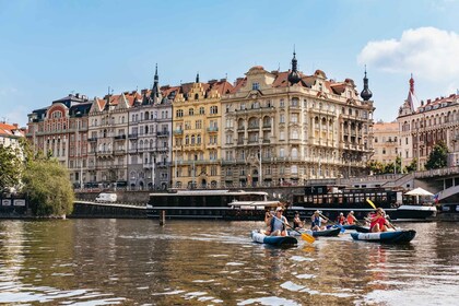 Prague: Vltava River Guided Canoeing Tour