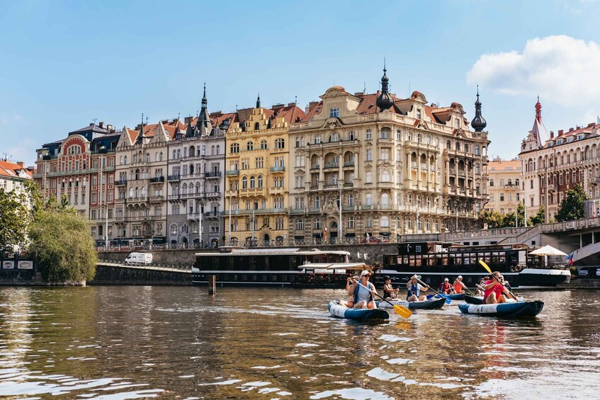 Prague: Vltava River Guided Canoeing Tour