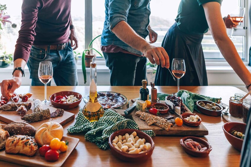 Picture 1 for Activity Alicante: Cooking Class with Private Chef and Local Wine