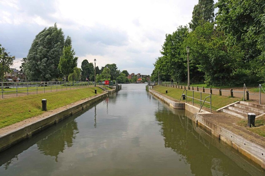 Picture 4 for Activity London: Richmond to Hampton Court River Thames Cruise