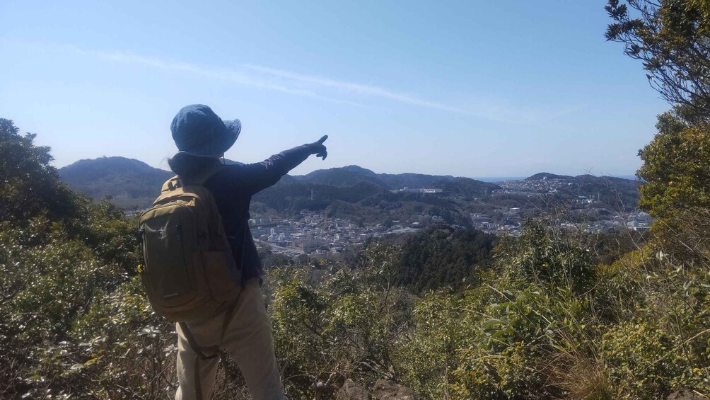 Picture 6 for Activity Yokosuka : Hike and Local Cruise Experience in Spanish