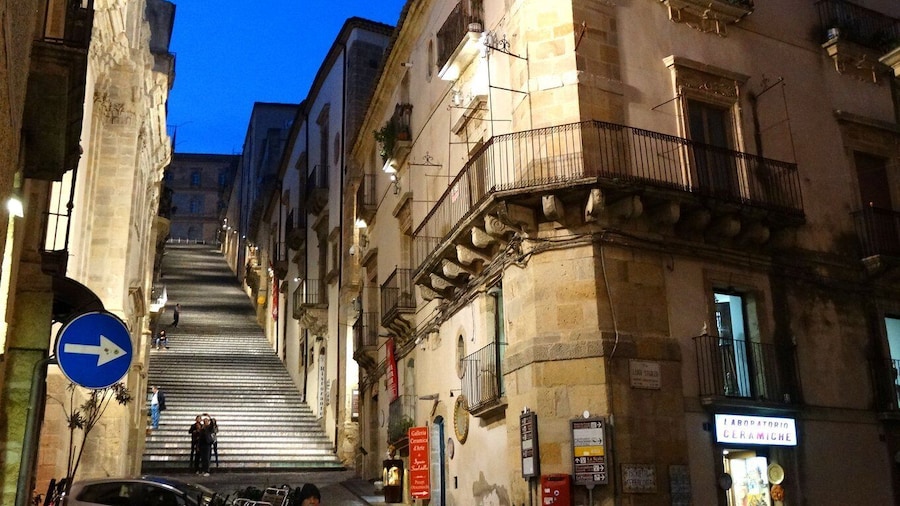 Caltagirone: Traditional Ceramic Town Walking Tour