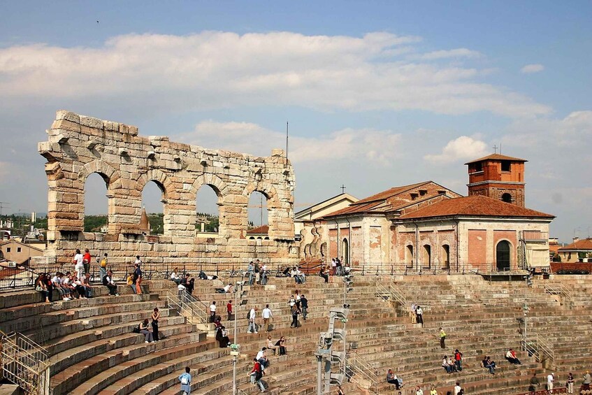 Picture 20 for Activity Verona Walking Tour: Arena, Fast Entry