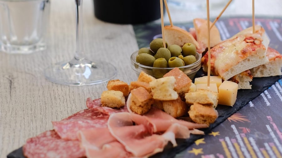 Rimini: Aperitivo & Street Food Tour Delights with a Local