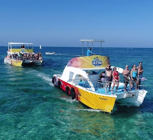 Punta Cana: Cana Cana: Katamaraanin juhlaristeily, snorklaus ja avoin baari