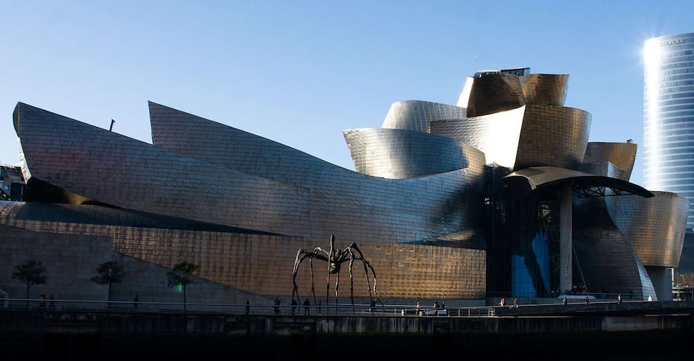 Bilbao: Guggenheim Museum Visit & Private Walking Food Tour