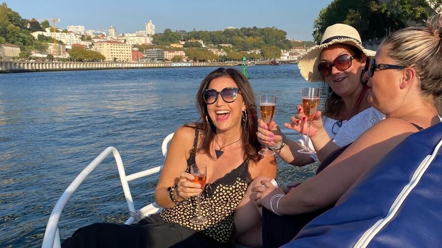 Porto: Boat tour for 6 bridges with porto wine/Sunset option