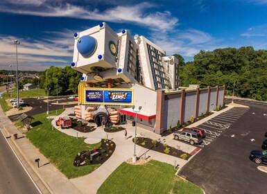 Entrada al centro de diversión familiar «Beyond the Lens» de Pigeon Forge