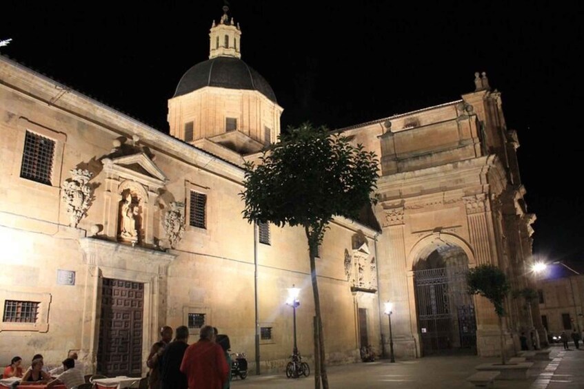 Picture 1 for Activity Salamanca: Evening Sightseeing Walking Tour