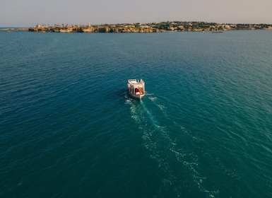 Private boat tour of the island of Ortigia with aperitif