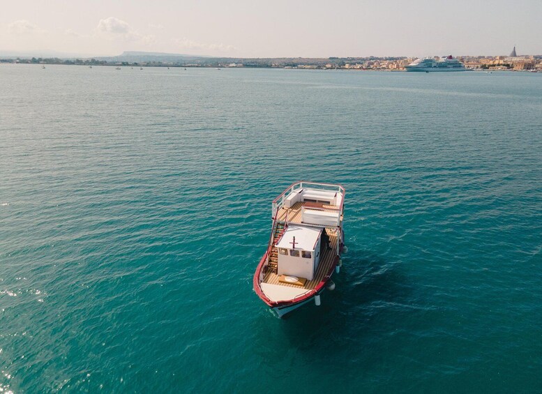 Picture 4 for Activity Private boat tour of the island of Ortigia with aperitif