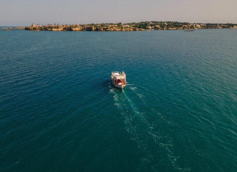 Private boat tour of the island of Ortigia with aperitif