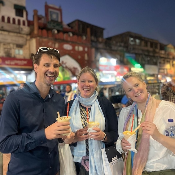 Mumbai: Street Food Walking Tour with a Local Guide