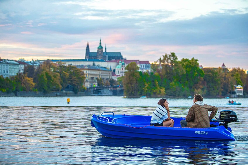 Prague: Motorboat Rental without Licence