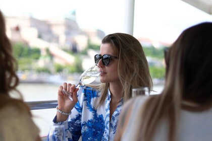 Budapest: Unbegrenzte Prosecco und Wein Sightseeing Cruise