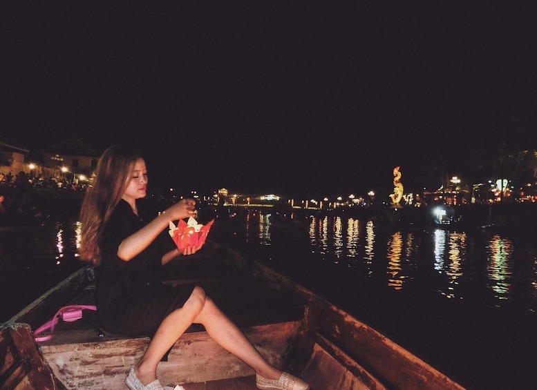 Picture 10 for Activity Hoi An: Hoai River Night Boat Trip and Floating Lantern