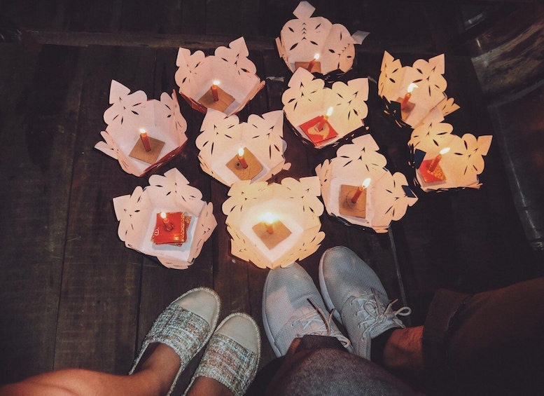 Picture 7 for Activity Hoi An: Hoai River Night Boat Trip and Floating Lantern