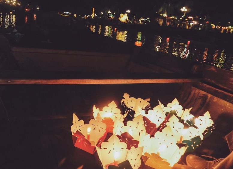 Picture 8 for Activity Hoi An: Hoai River Night Boat Trip and Floating Lantern