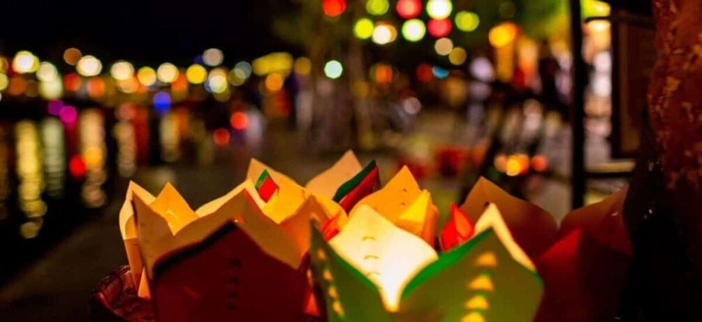 Hoi An: Hoai River Night Boat Trip and Floating Lantern