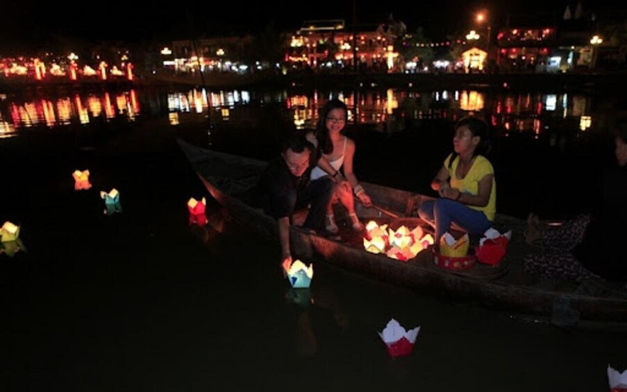 Picture 9 for Activity Hoi An: Hoai River Night Boat Trip and Floating Lantern