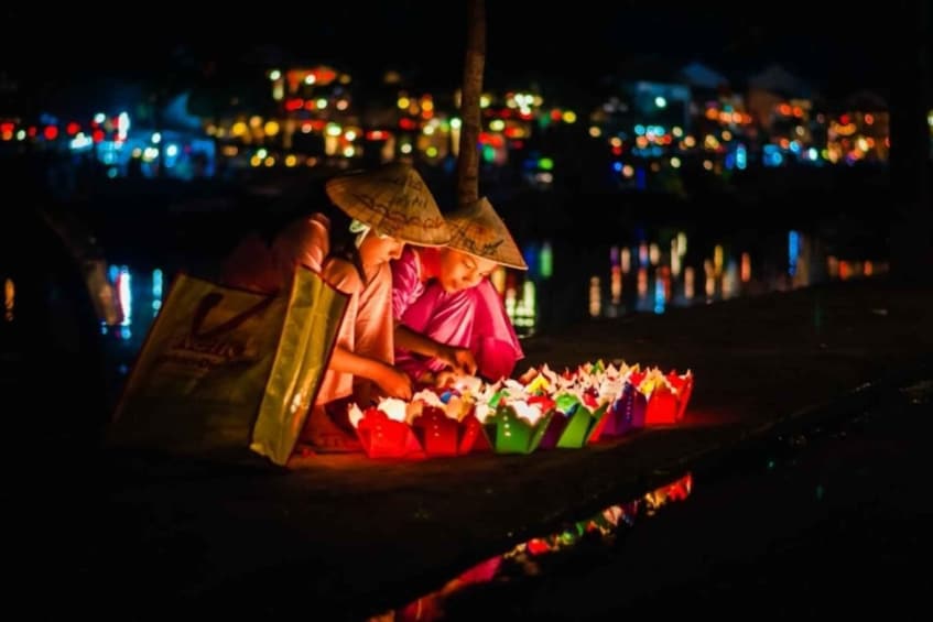 Picture 1 for Activity Hoi An: Hoai River Night Boat Trip and Floating Lantern