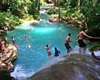 มอนเตโกเบย์: บลูโฮล แม่น้ำดันน์ และทริปบีชคลับ