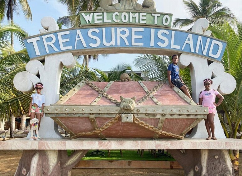 Picture 8 for Activity Aqua Safari Resort and Treasure Island Tour in 2 Days