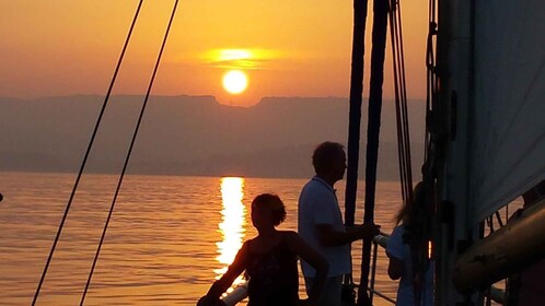 Estepona : Coucher de soleil sur un voilier croisière avec boisson