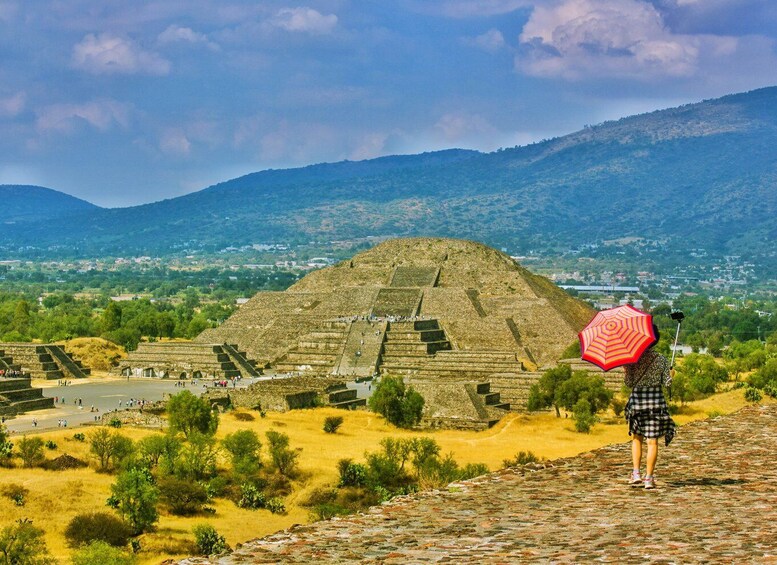 Teotihuacan Pyramids Guided Walking Tour - 2 hours