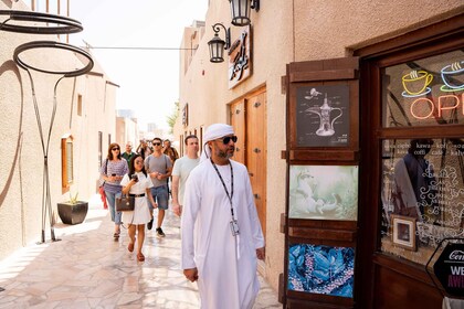 Old Dubai Guided Tour With Photographer: Souks & Street Food