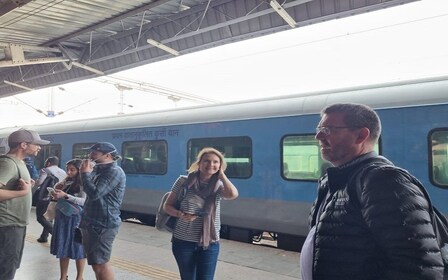 From Agra: Visit Taj Mahal in less time by gatiman train
