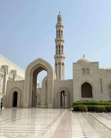 Muscat City Tour and life with Omani Guy ( luxury car).